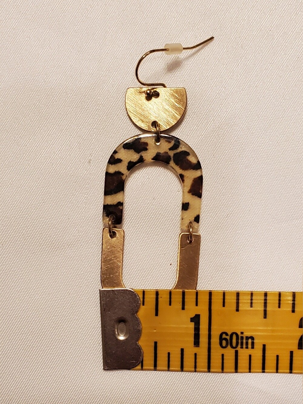 Leopard Print Acrylic Resin And Gold Brushed Oval Link Fish Hook Earrings New - Picture 5 of 5